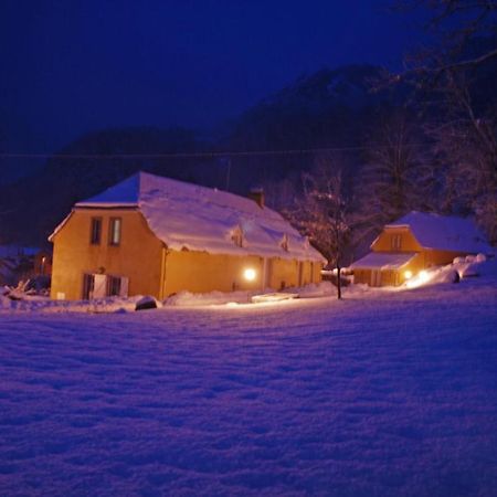 Les Gites Du Pla De Moura Люс-Сен-Совёр Экстерьер фото